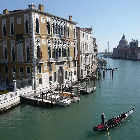 Yacht Sarah Venezia La Giudecca