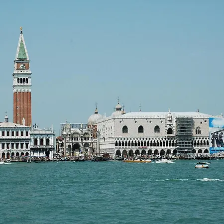Yacht Sarah Venezia * La Giudecca