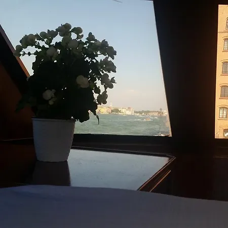 Yacht Sarah Venezia Botel *