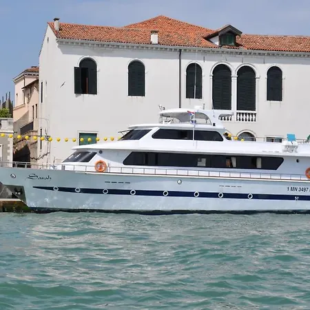 Yacht Sarah Venezia La Giudecca