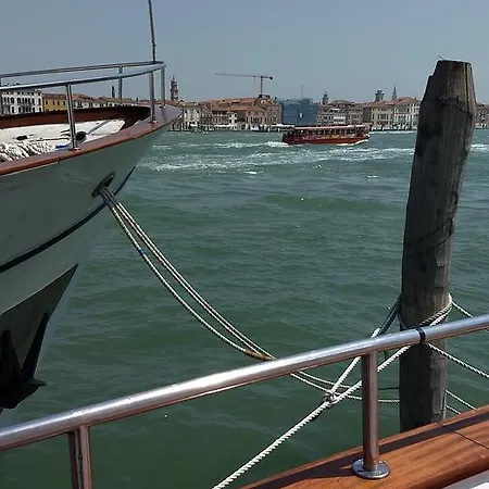 Yacht Sarah Venezia La Giudecca