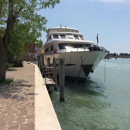 Botel Yacht Sarah Venezia